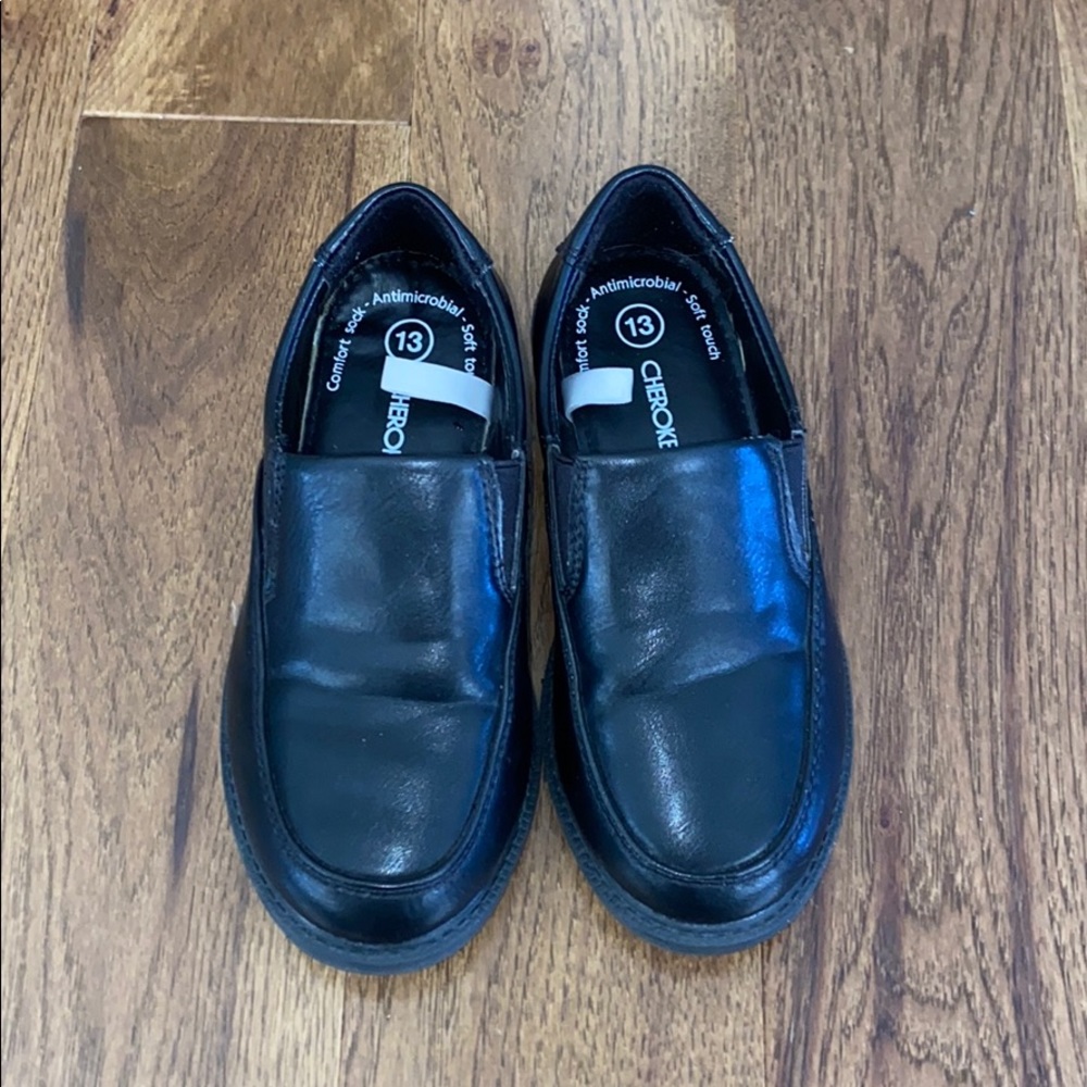 Boys Cherokee dress shoes size 13. Black